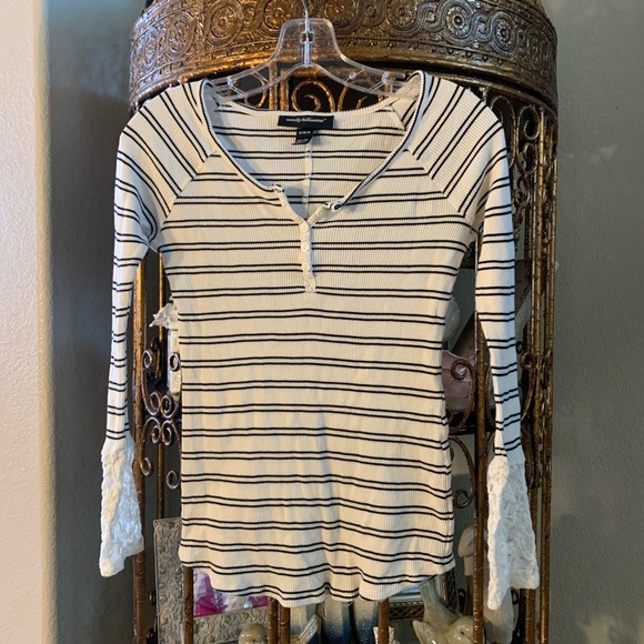 Wendy Bellisimo Long Sleeved Lace Cuff Shirt - Picture 1 of 2